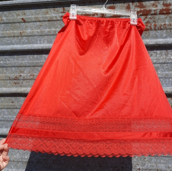Vintage Silky Flowy Red Vanity Fair Scalloped Lace A-line Skirt Slip - Picture 14 of 14